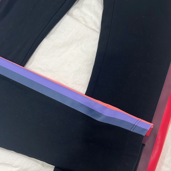 💜Pink VS Yoga Leggings - Picture 9 of 16